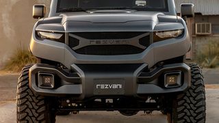 Die Basisversion des „Rezvani Tank“ kostet umgerechnet rund 150.000 Euro. Deutschen Kunden käme das Modell noch deutlich teurer. (Rezvani Motors)