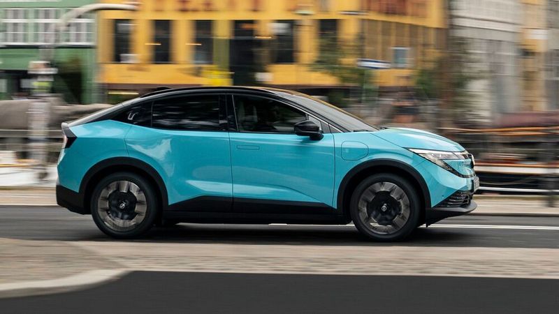 Mit 4,35 Metern Länge ist der neue Leaf sogar 14 Zentimeter kürzer als sein Vorgänger. (Bild: Nissan)