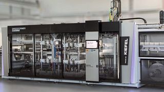 Bei einer Kiefel-Verpackungsmaschine mit der HMI/SCADA-Software Procon-Web kann die Oberfläche ohne Programmier- und Webkenntnisse konfiguriert werden. (Kiefel)