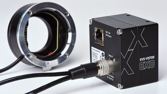 Der SVS-EF-Adapter von SVS-Vistek ermöglicht eine Autofokus-Funktion der eingesetzten Kamera, um Bilder der eingehenden Elektronikgebinde unabhängig von ihrer Höhe aufnehmen zu können. Der SVS-EF-Adapter von SVS-Vistek ermöglicht eine Autofokus-Funktion der eingesetzten Kamera, um Bilder der eingehenden Elektronikgebinde unabhängig von ihrer Höhe aufnehmen zu können.
