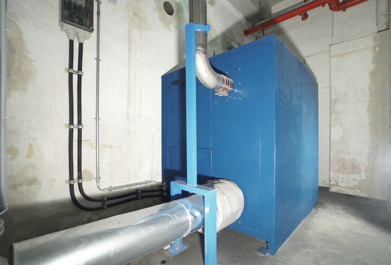 Bild 3: Im BASF-Werk Rudolstadt genügt meistens ein einziger Delta-Hybrid-Drehkolbenverdichter, um Granulate aus Silos über Zellenradschleusen und Wiegeeinrichtungen zu Verpackungsanlagen zu transportieren. (Bild: Aerzener Maschinenfabrik)