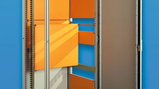 1985 entwicklte Rittal den PS 4000 - ein systemintegrierbares Schaltschranksystem, das durch das eingesetzte Systemlochprofil komplett ohne Verbindungsrahmen anreihbar ist. Bild: Rittal (Archiv: Vogel Business Media)