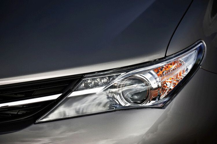 Nicht nur die Scheinwerfer sind deutlich dynamischer als beim Vorgängermodell... (Foto: Toyota)