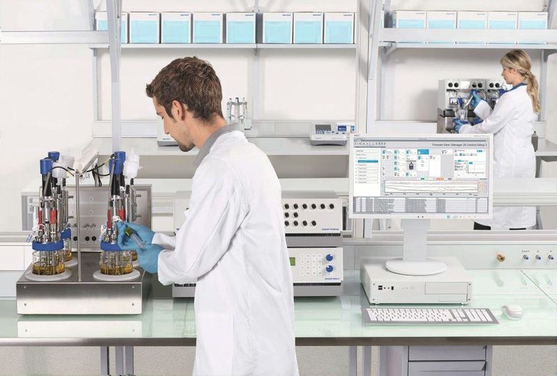 Abb. 1: Paralleles Bioreaktorsystem für flexible Scale-down-Untersuchungen. (Eppendorf)