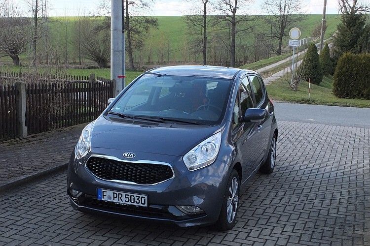 Seit Anfang 2015 ist der Kia Venga mit überarbeiteter Fahrzeugfront im Handel. (Foto: Rosenow)