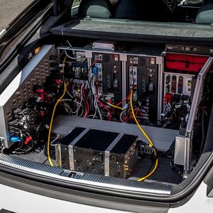 Aber auch die Rechenleistung der Bordelektronik erfüllt die Anforderungen des automobilen Alltagsverkehrs noch nicht und ist schlicht zu teuer.(Bild:  Audi)