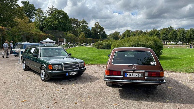 Conrad Pollmann baute zwei Exemplare des Mercedes-Benz W116 als 450 SEL 6.9 (rechts) zum Kombi um. Vom W126 Kombi als 560 SEL entstanden bei Zender in Mülheim-Kärlich vier Exemplare. (Bild: Peter Diehl)