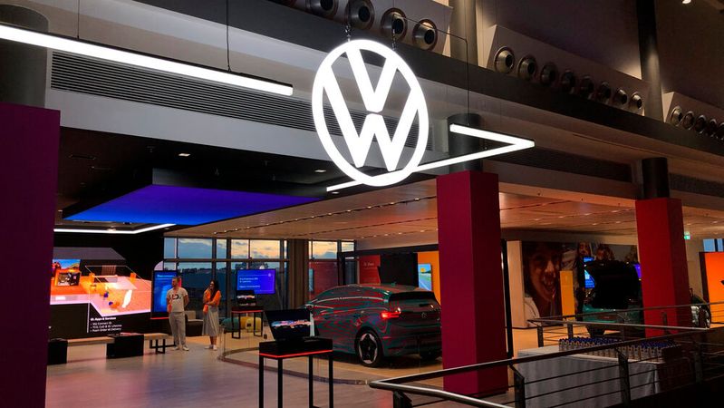 Ein neues Hilfspaket soll den VW-Handel stützen.(Bild:  Seyerlein/»kfz-betrieb«)