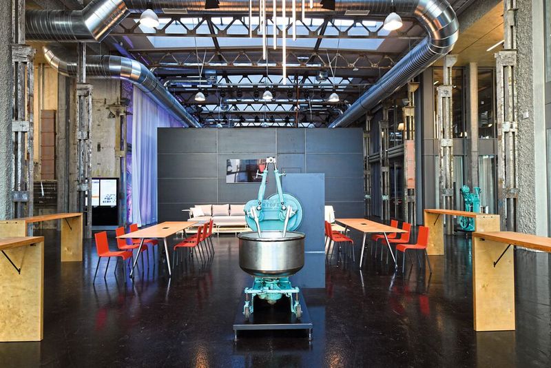 Heute wieder in der Aeschbachhalle zu sehen: eine ARTOFEX-Knetmaschine in typischem Türkis. (Bild: Tabea Reusser)