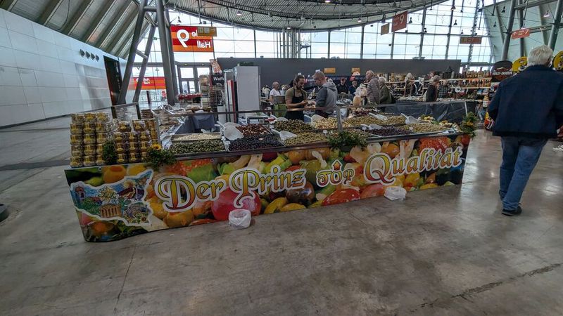 Oder doch lieber speck- bzw. fleischlos? Kein Problem, auch den heimischen Vorrat an unterschiedlichen Oliven konnte man vor Ort problemlos auffrischen.  (Bild: Dominsky – VCG)