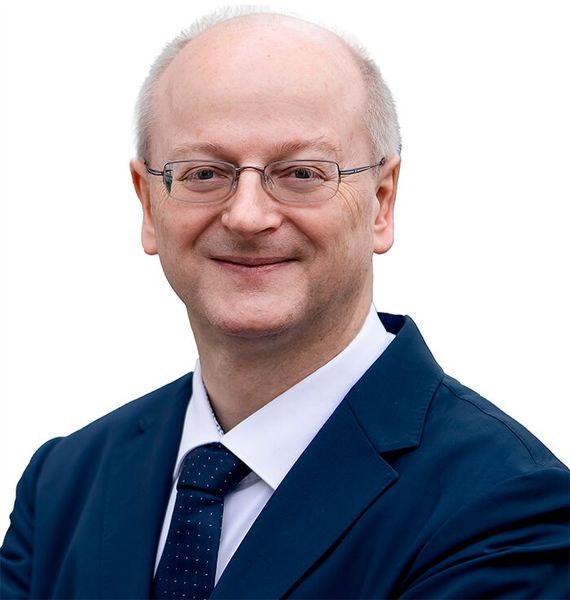 Univ.-Prof. Dr.-Ing. habil. Jens Haueisen ist seit 2005 Leiter des Instituts für Biomedizinische Technik und Informatik an der Technischen Universität Ilmenau. Er forscht auf dem Gebiet der Messung und Analyse bioelektrischer und biomagnetischer Daten sowie der Neuro-Ophthalmologie. Seit 2010 ist Prof. Haueisen Präsident des International Steering Committee for Optimization and Inverse Problems in Electromagnetics. Seit 2011 ist er Leiter des DGBMT Fachausschusses „Magnetische Methoden in der Medizin“, und seit 2014 ordentliches Mitglied der Sächsischen Akademie der Wissenschaften. (Bild: privat)