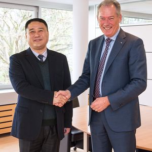 Xudong Wang (l.), Sedant Group und Frans Kurvers, Apt Hiller GmbH