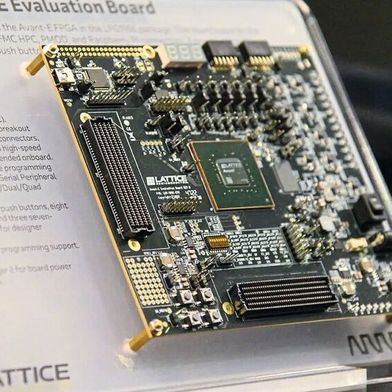 Ob Edge-KI, Automotive oder Industrielles IoT: In vielen Technologietrends spielen High- wie Low-Range-FPGAs bereits eine entscheidende Rolle, ohne dass Endanwende viel davon mitbekommen. (Bild: Stefan Stark / VCG)