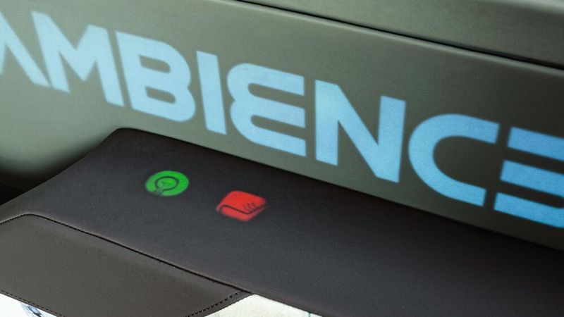 Die Funktionen sind zwar stets intuitiv zur Hand, aber ohne permanent sichtbare Bedienelemente. Die sogenannte „Shy“-Technologie macht’s möglich. (Bild: Continental)