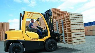Hyster hat bekannt gegeben, dass die Fortens-Serien H2.0-3.5FT und H4.0-5.5FT demnächst mit neu entwickelter Kraftstoffspar-Technik ausgerüstet sein werden. Bild: Zeppelin (Archiv: Vogel Business Media)