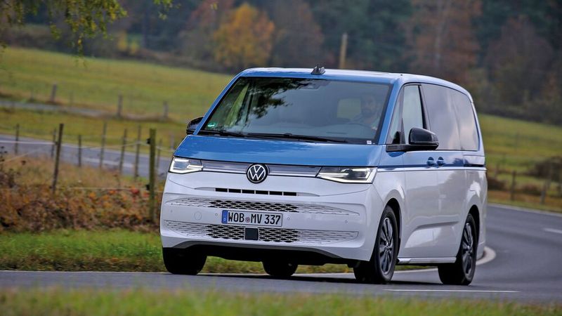 Platz eins bei den Utilities im Juni 2025: VW Transporter mit 2.422 Neuzulassungen. (Bild: Volkswagen)