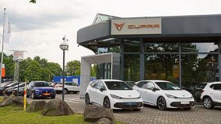 In Bergkamen hat Motor Center Heinen 2023 einen repräsentativen Seat- und Cupra-Showroom eröffnet. (Bild: Heinen)