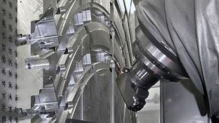 Das Zusammenspiel von Elektro- und Fluidtechnik ist mit der Eplan-Plattform perfekt: Auf einheitlicher Datenbasis und mit direktem Datenabgleich werden beide Gewerke projektiert. So bei ECOSPEED F – einem DST-Bearbeitungszentrum zur Hochleistungszerspanung von Aluminium-Strukturbauteilen.  Bilder: Eplan (Archiv: Vogel Business Media)