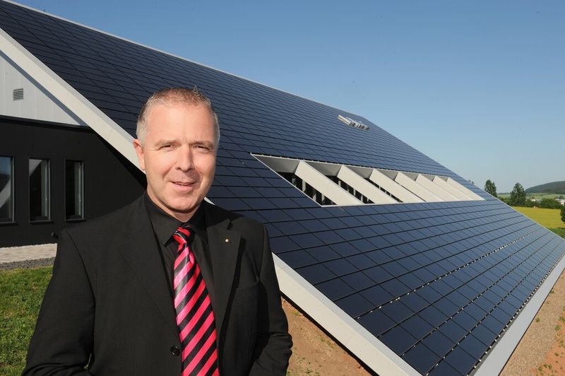 Bernd Apitz, Geschäftsführer und Alleingesellschafter der Leitec Gebäudetechnik GmbH: „Wir hatten die Vision, ein modernes Gebäude zu errichten, welches ohne fossile Brennstoffe auskommt und noch reichlich Energieüberschuss erzeugt und dabei die Umwelt schont.“ (Bild: Leitec)