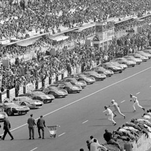 Blick zurück: Der Start zum 24 Stunden Rennen von Le Mans im Jahr 1965.(Bild:  Autoren-Union Mobilität/RM Sotheby's)