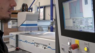 Geschlossene Prozesskette: Mit SolidWorks und SolidCAM verfügt KF Industrieanlagen über ein voll integriertes 3D-CAD-CAM-System, das ausgetestete NC-Programme für das Bearbeitungszentrum von Homag generiert.  (Bild: Klaus Hennecke)