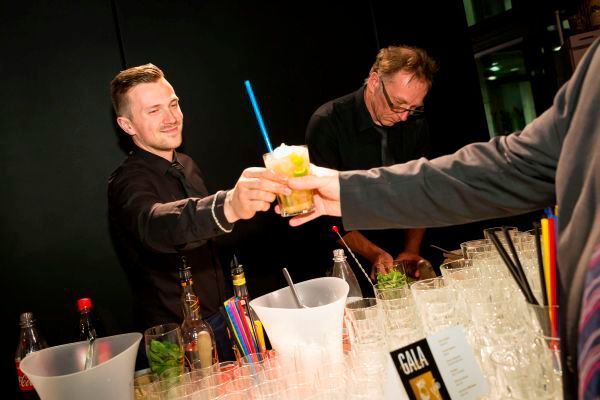 mit Cocktailbar... (Fotograf/Copyright: Stefan Bausewein/Vogel Business Media)