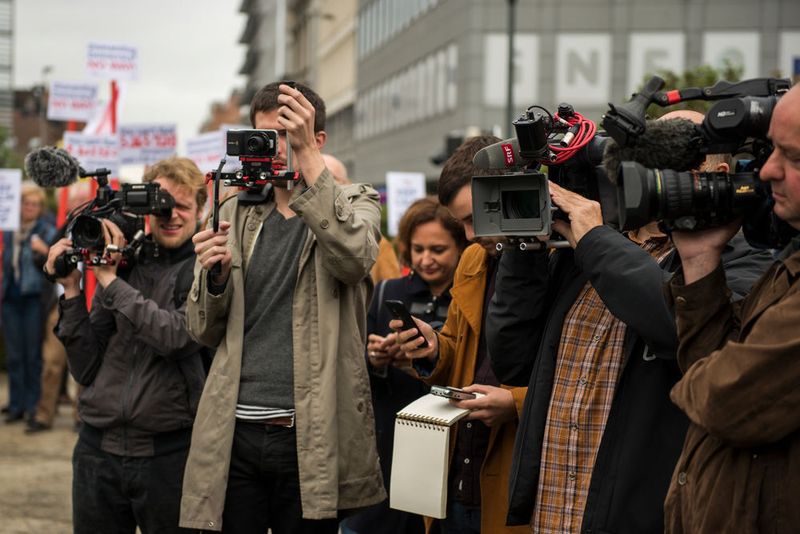 Foto der symbolischen Unterschriftenübergabe der Bürgerinitiative Stop TTIP in Brüssel. (Bild:  Stop TTIP/Alex GD/Collectif Krasnyi)