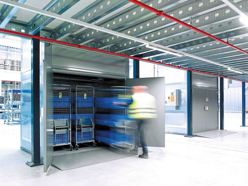 Ein Beispiel für den Geschäftsbereich Aufzuglösungen von Lödige Industries ist der Güteraufzug Sherpa. Er ist für den vertikalen Transport im industriellen Umfeld gedacht. (Bild: Lödige)