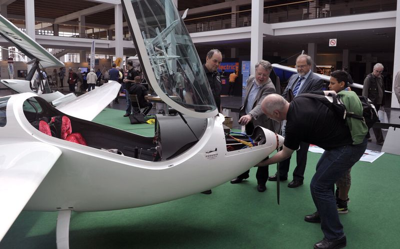 Wurde genau unter die Lupe genommen: Der 30-kW-Elektroantrieb des Motorseglers Phoenix des gleichnamigen Herstellers aus der tschechischen Republik. (AERO)