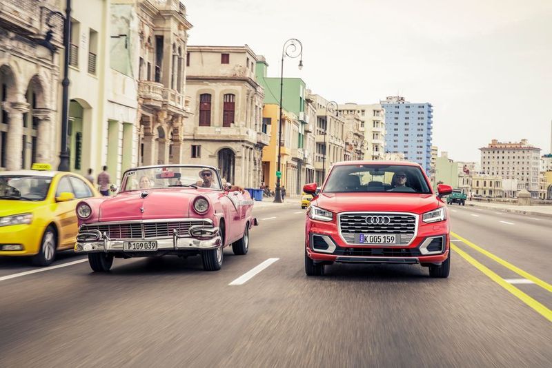 Als erster wirklich kleiner Geländewagen aus der Oberliga soll der Benjamin für die Buckelpiste all jene Kunden einsammeln, denen X1 oder GLA zu groß sind. (Audi)