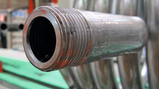 Bild 1: Für die Heizspiralenfertigung vereint Transfluid Rechts/Links-Bieger mit orbitalspanlosem Trennen in einem Fertigungssystem. (Bild: Transfluid)