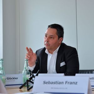 „Ich denke schon, dass wir mittelfristig ein einheitliches Bussystem für die Sicherheitstechnik haben werden.“ Matthias Wolbert, Abteilungsleiter Vertrieb und Marketing, NewTec, Mannheim.(Bild:  Vogel Business Media / Johannes Untch)