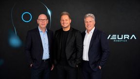 Neura übernimmt Adlatus Robotics: (vlnr) Stefan Erhardt von Adlatus Robotics, David Reger, CEO von Neura Robotics und Andreas Lindemann von Neura Mobile Robotics. (Bild: Neura)