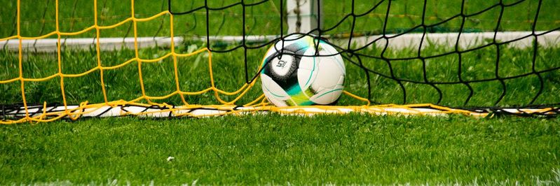 Der Betrieb eines modernen Fußballstadions erfordert immer ausgefgeiltere Netzwerkinfrastrukturen. Dadurch erhöhen sich auch die Risiken für die IT-Sicherheit deutlich. Der Betrieb eines modernen Fußballstadions erfordert immer ausgefgeiltere Netzwerkinfrastrukturen. Dadurch erhöhen sich auch die Risiken für die IT-Sicherheit deutlich.
