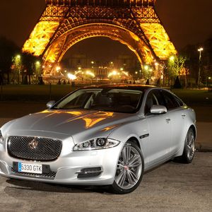Der neue XJ folgt der Designlinie, die der kleinere XF vorgegeben hat. Das Ergebnis ist ein einzigartiges Auto.