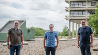 Holger Ruland, Daniel Laudenschleger und Martin Muhler (von links) kooperierten für eine Studie, die die Vorgänge bei der Methanolsynthese genauer unterstucht. (RUB, Katja Marquard)