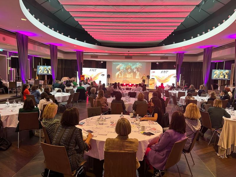 Tolles Ambiente und ein volles Haus bei der Keynote von Diana Hauser (NTT DATA). (Bild: www.hamann.photo)