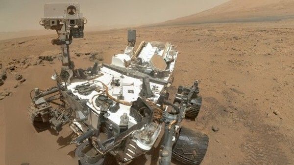 High-resolution self-portrait by Curiosity Rover arm camera, used by NASA engineers to document the rover’s condition (Bild: NASA)