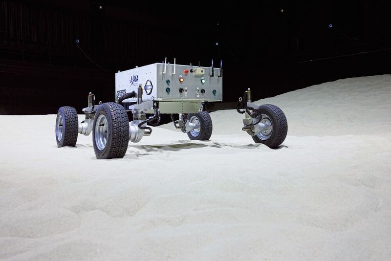 Nissan hat einen gemeinsam mit der Japan Aerospace Exploration Agency entwickelten Prototyp eines Mond-Rovers vorgestellt.  (Nissan)