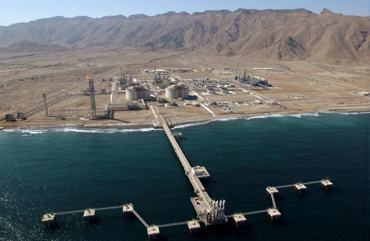 The power plant will be located in Qalhat, southeast of Muscat on the Gulf of Oman, and will provide 120 MW of power to the existing LNG facility of Oman LNG. (MAN)