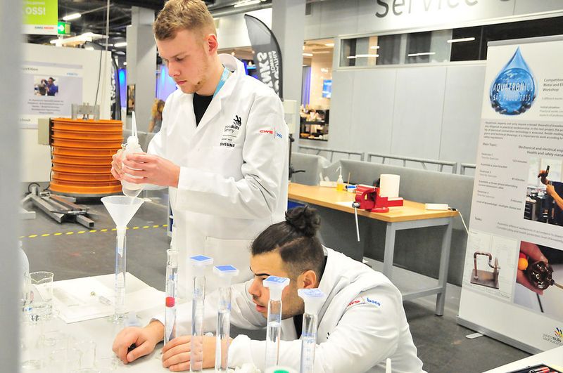 Gianluca Cardia und Maik Edel traten in der Präsentationssparte Wasser- und Abwassertechnik an. (Schmidt/»kfz-betrieb«)