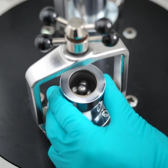 In der Mechanochemie steckt einiges an Nachhaltigkeitspotenzial für die Chemieindustrie.(Bild:  Frank Vinken)