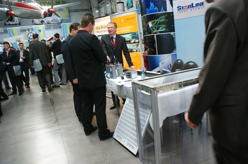 Doch so ganz allmählich nähert sich der Messe- und Ausstellungstag dem Höhepunkt: Der Verleihung des Deutschen Rechenzentrumspreis. Die Besucher hatten tagsüber die Möglichkeit, ihren Favoriten zu wählen.  (Archiv: Vogel Business Media)