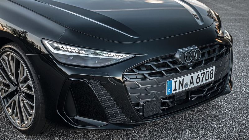 Der obere Teil der Frontschürze erzeugt eine optische Verlängerung der Motorhaube. (Bild: Audi AG)