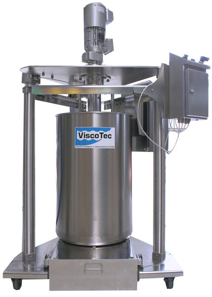 Flüssigkeiten und Pasten können z.B. mit der Fassentleerung ViscoMT-XM Vschonend aus Fässern entnommen werden. (Bild: Viscotec)