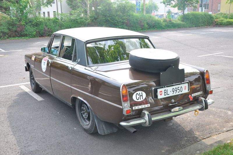 Der Rover 3500 S von 1974 beherbergte eines der Schweizer Teams, die traditionell der Sachs Franken Classic internationales Flair bringen. (Weissenberger / »kfz-betrieb«)