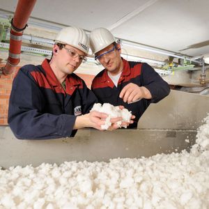 Lanxess produziert weltweit in 20 Anlagen synthetischen Kautschuk. Hier am Standort Dormagen vor allem für Reifen.