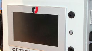 Die Gehäuse werden bedarfsgemäß mit Ausbrüchen für Lüfter versehen. (Fibox)