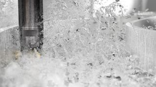 Sandvik Cormant hat gute Nachrichten für alle, die schwer zu zerspanende Werkstoffe für die Luft- und Raumfahrt herstellen wollen. Mit dem Coromill MH20 werde nämlich nicht nur das Taschenfräsen mit langer Auskragung vibrationsarm möglich. Lesen Sie ... (Bild: Sandvik Coromant)