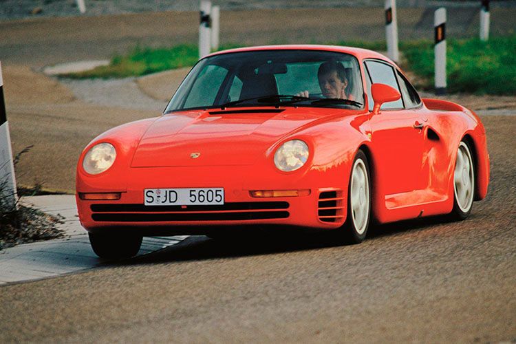 So sah der Porsche 959 in Realita aus – mit Walter Röhrl am Steuer. (Porsche)